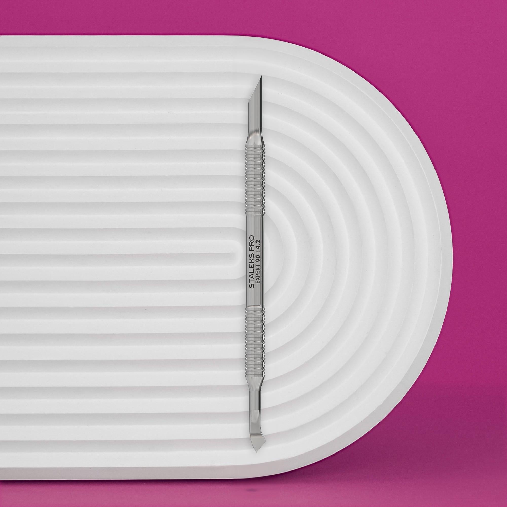 Staleks cuticle pusher - EXPERT 90 TYPE 4.2 (beveled pusher and bent blade)